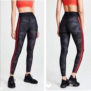 Nwot Ultracor Camo collegiate leggings size small